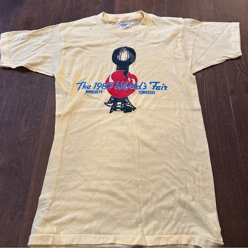 True vintage 1982 World’s Fair Tshirt